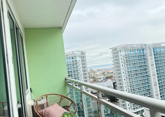 Azure Staycation By Adie Luxe Haven 公寓式飯店 *